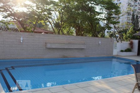 Apartamento à venda com 63m², 3 quartos e 1 vaga Apartamento à venda com 63m², 3 quartos e 1 vagaÁrea comum - Piscina
