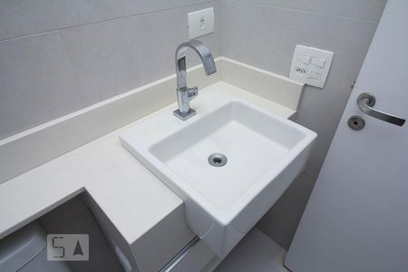 Apartamento à venda com 57m², 2 quartos e 1 vagaDetalhe Banheiro Corredor