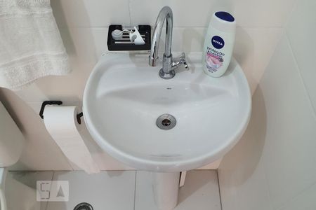 Banheiro da suíte de apartamento para alugar com 1 quarto, 37m² em Cambuci, São Paulo