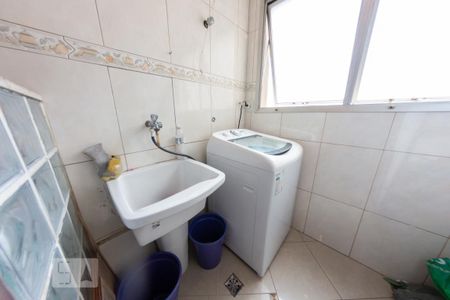 Apartamento à venda com 57m², 2 quartos e 1 vaga Apartamento à venda com 57m², 2 quartos e 1 vagaCozinha e Área de Serviço