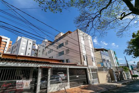 Apartamento à venda com 170m², 3 quartos e 1 vaga Apartamento à venda com 170m², 3 quartos e 1 vagaFachada