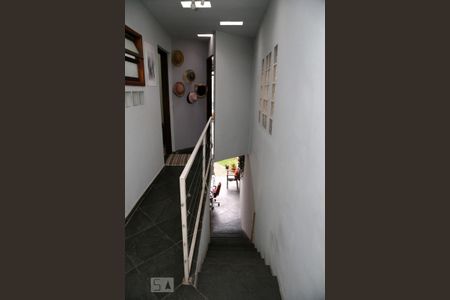 Casa à venda com 130m², 3 quartos e 2 vagasEscada