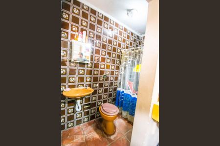 Casa à venda com 200m², 3 quartos e 3 vagas Casa à venda com 200m², 3 quartos e 3 vagasBanheiro