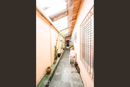 Casa à venda com 200m², 3 quartos e 3 vagas Casa à venda com 200m², 3 quartos e 3 vagasCorredor