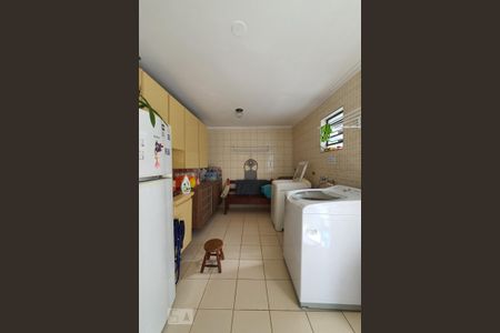 Casa à venda com 300m², 4 quartos e 4 vagasLavanderia