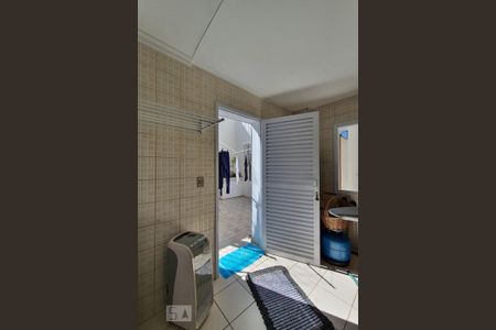 Casa à venda com 300m², 4 quartos e 4 vagasLavanderia