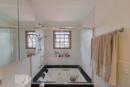 Casa à venda com 240m², 3 quartos e 3 vagasBanheiro da Suíte 