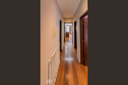 Casa à venda com 240m², 3 quartos e 3 vagasCorredor