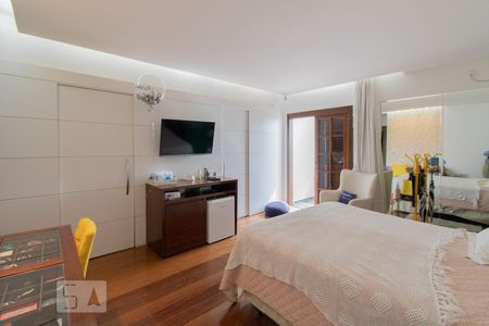 Casa à venda com 240m², 3 quartos e 3 vagasSuíte 