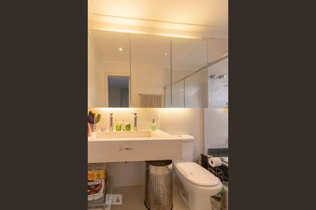 Casa à venda com 240m², 3 quartos e 3 vagasBanheiro da Suíte 