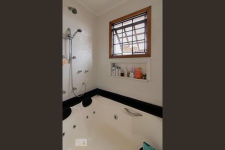 Casa à venda com 240m², 3 quartos e 3 vagasDetalhe - Banheiro da Suíte 