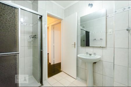 Banheiro de apartamento para alugar com 2 quartos, 85m² em José Menino, Santos