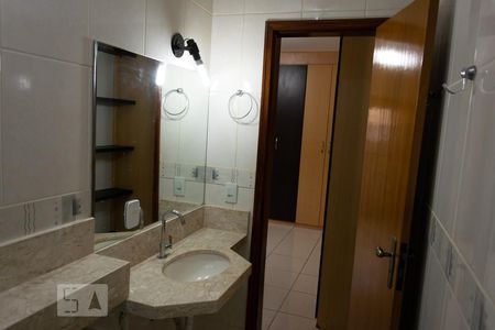 Casa de condomínio para alugar com 300m², 7 quartos e 4 vagasBanheiro da suíte 2