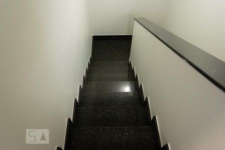 Casa de condomínio para alugar com 300m², 7 quartos e 4 vagasEscadaria