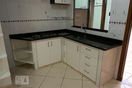 Casa de condomínio para alugar com 300m², 7 quartos e 4 vagasCozinha 1