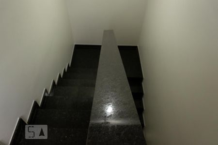 Casa de condomínio para alugar com 300m², 7 quartos e 4 vagasEscadaria