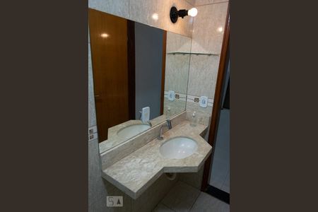 Casa de condomínio para alugar com 300m², 7 quartos e 4 vagasBanheiro social 2