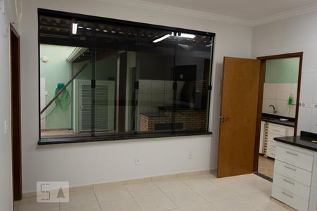 Casa de condomínio para alugar com 300m², 7 quartos e 4 vagasCozinha 2