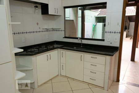 Casa de condomínio para alugar com 300m², 7 quartos e 4 vagasCozinha 1
