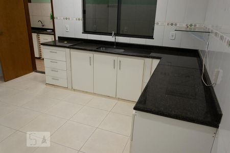 Casa de condomínio para alugar com 300m², 7 quartos e 4 vagasCozinha 2