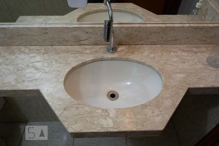 Casa de condomínio para alugar com 300m², 7 quartos e 4 vagasBanheiro social 2