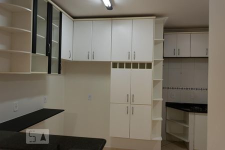 Casa de condomínio para alugar com 300m², 7 quartos e 4 vagasCozinha 1