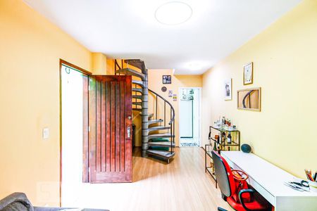 Casa à venda com 100m², 2 quartos e 1 vaga Casa à venda com 100m², 2 quartos e 1 vagaSala