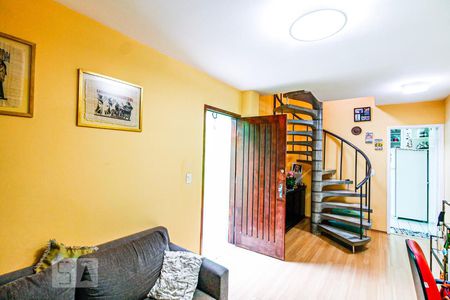 Casa à venda com 100m², 2 quartos e 1 vaga Casa à venda com 100m², 2 quartos e 1 vagaSala