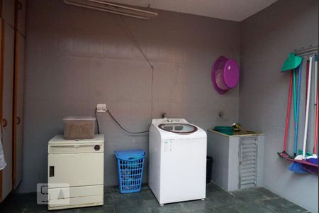 Casa à venda com 170m², 4 quartos e 1 vaga Casa à venda com 170m², 4 quartos e 1 vagaLavanderia