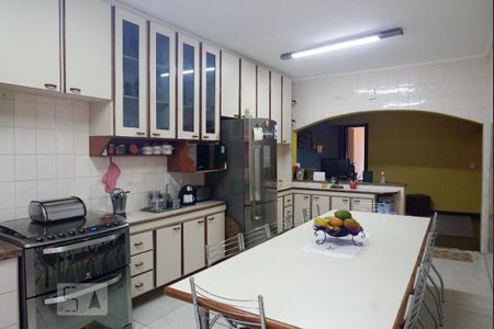 Casa à venda com 170m², 4 quartos e 1 vaga Casa à venda com 170m², 4 quartos e 1 vagaCozinha