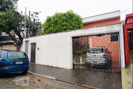 Casa à venda com 170m², 4 quartos e 1 vaga Casa à venda com 170m², 4 quartos e 1 vagaFachada