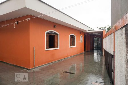 Casa à venda com 170m², 4 quartos e 1 vaga Casa à venda com 170m², 4 quartos e 1 vagaQuintal