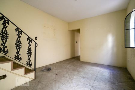 Sala de casa à venda com 5 quartos, 150m² em Chora Menino, São Paulo