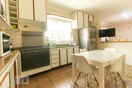 Casa à venda com 120m², 3 quartos e 2 vagas Casa à venda com 120m², 3 quartos e 2 vagasCozinha