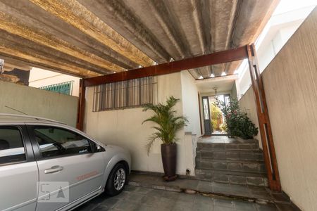 Casa à venda com 120m², 3 quartos e 2 vagas Casa à venda com 120m², 3 quartos e 2 vagasFachada
