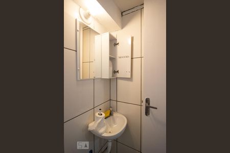 Banheiro de kitnet/studio para alugar com 1 quarto, 18m² em Vila Sao Luis, São Paulo