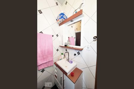 Casa à venda com 80m², 4 quartos e 1 vaga Casa à venda com 80m², 4 quartos e 1 vagaBanheiro