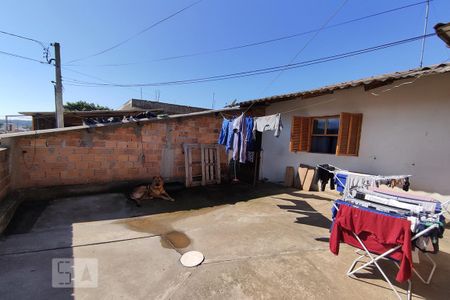 Casa à venda com 80m², 4 quartos e 1 vaga Casa à venda com 80m², 4 quartos e 1 vagaPátio