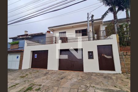 Casa à venda com 190m², 3 quartos e 2 vagas Casa à venda com 190m², 3 quartos e 2 vagasFachada