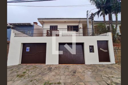 Casa à venda com 190m², 3 quartos e 2 vagas Casa à venda com 190m², 3 quartos e 2 vagasFachada