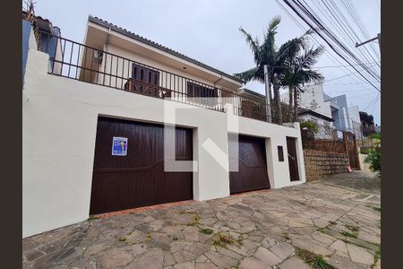 Casa à venda com 190m², 3 quartos e 2 vagas Casa à venda com 190m², 3 quartos e 2 vagasFachada