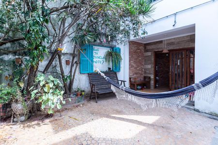 Casa à venda com 150m², 3 quartos e 1 vaga Casa à venda com 150m², 3 quartos e 1 vagaQuintal