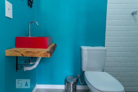 Casa à venda com 150m², 3 quartos e 1 vaga Casa à venda com 150m², 3 quartos e 1 vagaBanheiro Edícula