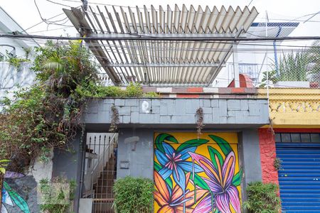 Casa à venda com 150m², 3 quartos e 1 vaga Casa à venda com 150m², 3 quartos e 1 vagaFachada