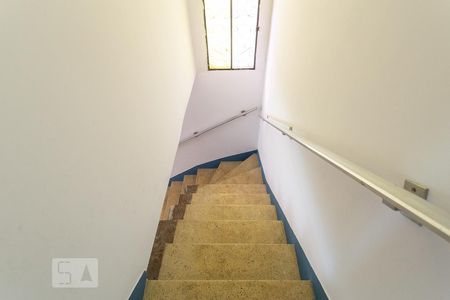 Casa à venda com 150m², 3 quartos e 1 vaga Casa à venda com 150m², 3 quartos e 1 vagaEscada