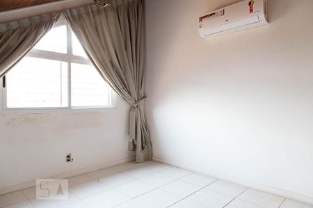 Casa de condomínio para alugar com 206m², 5 quartos e 3 vagasQuarto 4