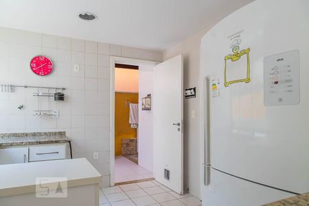 Casa de condomínio para alugar com 206m², 5 quartos e 3 vagasCozinha