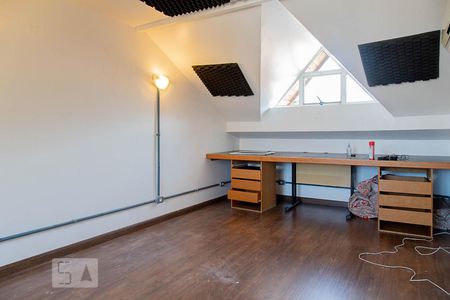 Casa de condomínio para alugar com 206m², 5 quartos e 3 vagasSótão