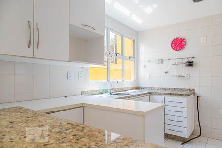 Casa de condomínio para alugar com 206m², 5 quartos e 3 vagasCozinha