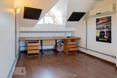 Casa de condomínio para alugar com 206m², 5 quartos e 3 vagasSótão